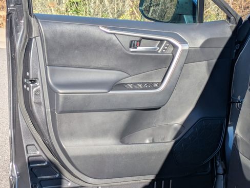 Used 2023 Toyota RAV4 XLE Premium image 20