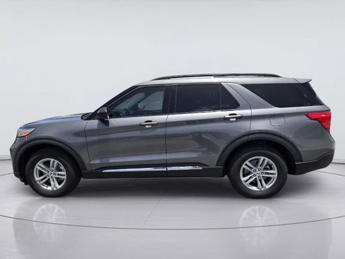 Used 2024 Ford Explorer XLT RWD image 5