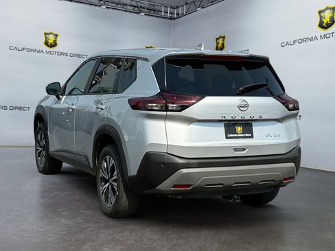 Used 2022 Nissan Rogue SV image 3