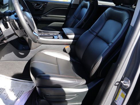 Used 2022 Lincoln Aviator AWD w/ Premium Package image 40