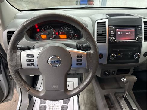 Used 2016 Nissan Frontier SV image 9