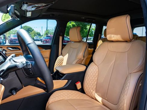 Used 2022 Jeep Grand Cherokee Summit AWD/4WD image 23