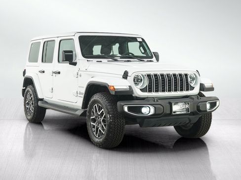 Used 2024 Jeep Wrangler Unlimited Sahara w/ Technology Group AWD/4WD image 7