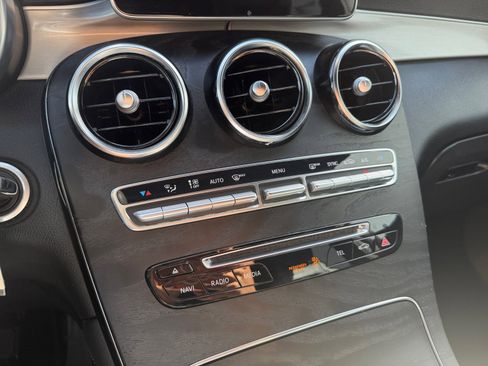 Used 2019 Mercedes-Benz GLC 300 GLC 300 w/ Parking Assistance Package image 37