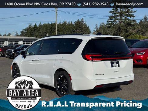 New 2026 Chrysler Pacifica Select w/ S Appearance Package FWD image 10