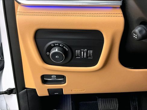 Used 2023 Jeep Grand Cherokee L Summit AWD/4WD image 40