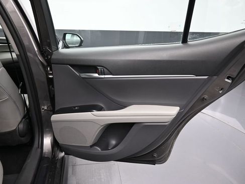 Used 2020 Toyota Camry SE FWD image 37