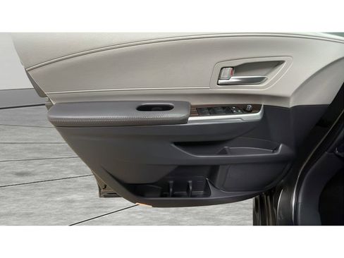 Used 2024 Toyota Sienna XLE image 8