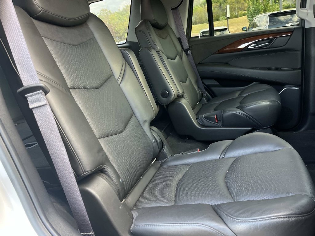 Used 2017 Cadillac Escalade Luxury AWD/4WD image 28