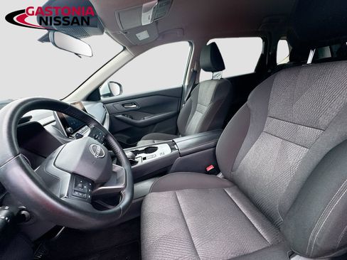 Used 2025 Nissan Rogue SV FWD image 26