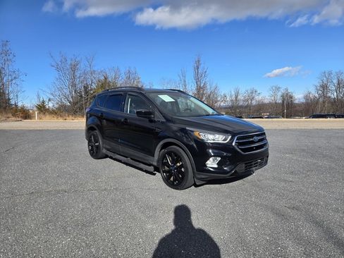 Used 2018 Ford Escape SE w/ SE Sport Appearance Package image 1