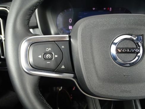 Used 2025 Volvo XC40 B5 Core image 26