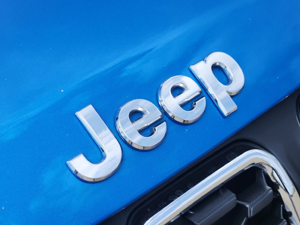 Used 2025 Jeep Compass Latitude AWD/4WD image 11