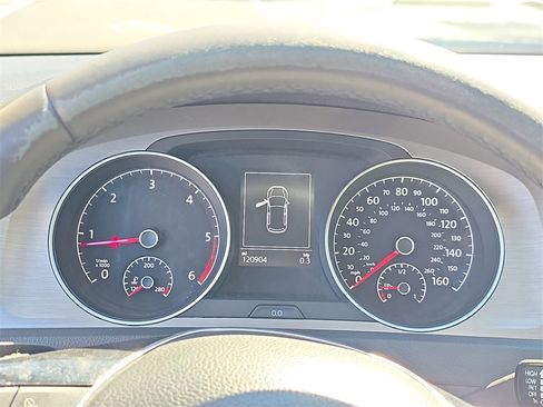 Used 2015 Volkswagen Golf TDI S image 26