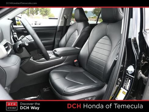 Used 2021 Toyota Highlander XLE FWD image 18