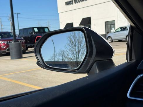 Used 2018 Toyota Camry LE image 39