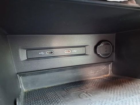 Used 2023 Volkswagen Taos SE w/ Black Wheel Package image 23