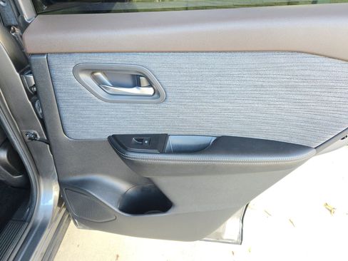 Used 2023 Nissan Rogue SV image 27