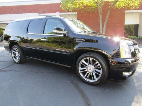 Used 2013 Cadillac Escalade ESV Premium image 7