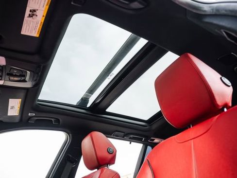 Used 2017 BMW 330i xDrive Wagon image 28