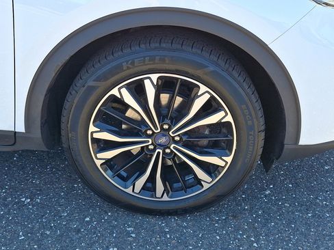 Certified 2022 Ford Escape SE w/ SE Sport Appearance Package FWD image 8