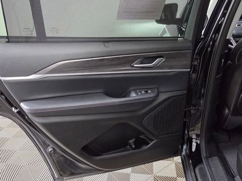 Used 2023 Jeep Grand Cherokee L Limited w/ Luxury Tech Group II AWD/4WD image 33