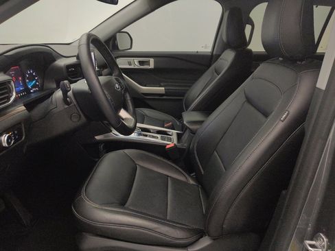 Used 2023 Ford Explorer Limited w/ Equipment Group 301A RWD image 17