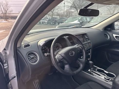 Used 2020 Nissan Pathfinder SV w/ Cargo Package image 9