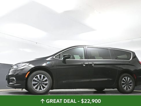 Used 2023 Chrysler Pacifica Touring-L FWD image 60