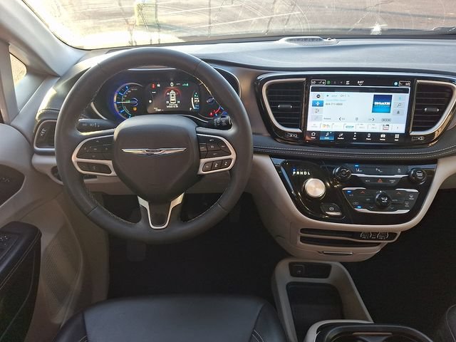 Used 2024 Chrysler Pacifica Limited FWD image 11