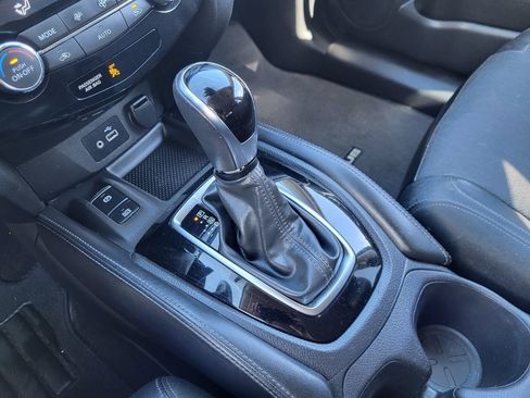 Used 2018 Nissan Rogue SL w/ Premium Package image 33