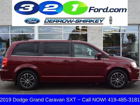 Used 2019 Dodge Grand Caravan SXT FWD image 2