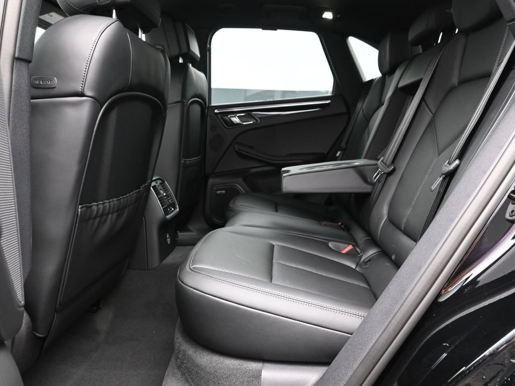 Certified 2026 Porsche Macan AWD/4WD image 17