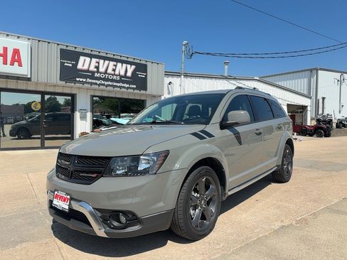 Used 2020 Dodge Journey Crossroad w/ Popular Equipment Group FWD image 2