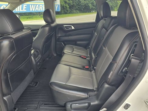 Used 2019 Nissan Pathfinder SL AWD/4WD image 12