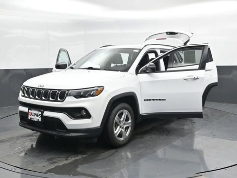 Used 2023 Jeep Compass Latitude image 49