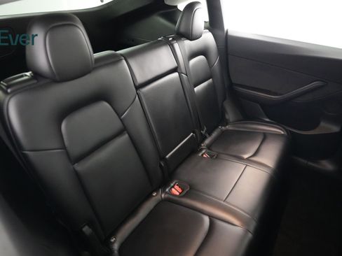 Used 2021 Tesla Model Y Long Range image 5