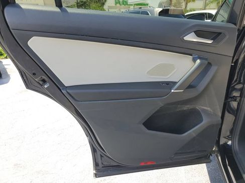 Used 2020 Volkswagen Tiguan SE w/ Panoramic Sunroof Package FWD image 25