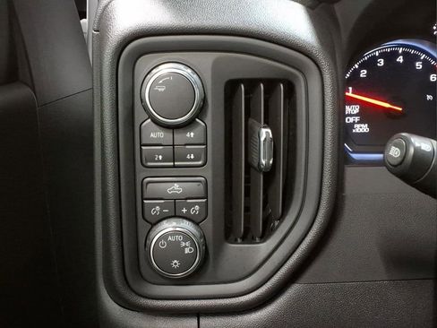 Used 2023 Chevrolet Silverado 1500 Custom Trail Boss w/ 2.7L Blackout Package AWD/4WD image 17