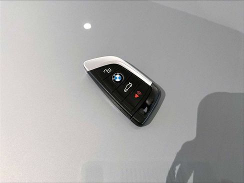 Used 2022 BMW i4 eDrive40 w/ M Sport Package image 34