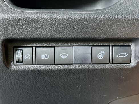 Used 2020 Toyota RAV4 XLE w/ Convenience Package image 17