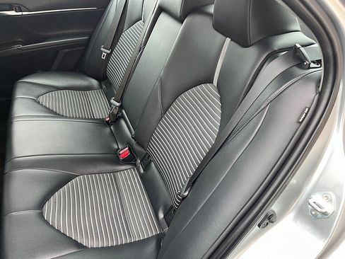 Used 2021 Toyota Camry SE image 19