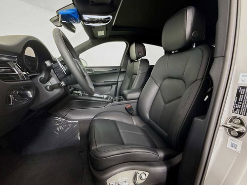 New 2026 Porsche Macan image 5