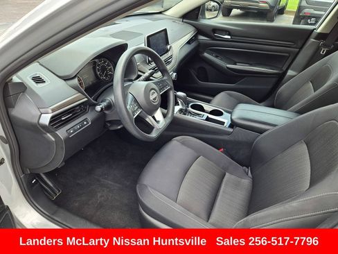Used 2024 Nissan Altima 2.5 SV FWD image 17