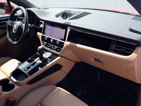 Certified 2025 Porsche Macan image 25