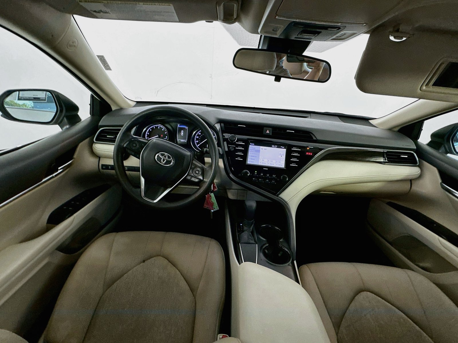 Used 2020 Toyota Camry LE FWD image 20