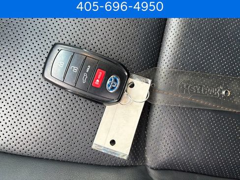 Used 2021 Toyota Venza XLE w/ Softex Package AWD/4WD image 38