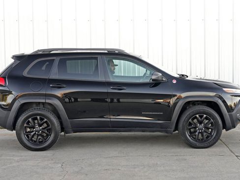 Used 2017 Jeep Cherokee Trailhawk w/ Cold Weather Group image 49