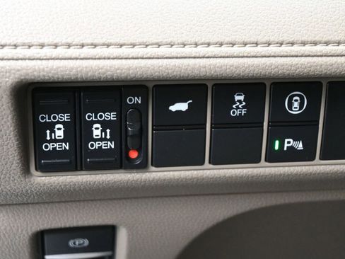 Used 2024 Honda Odyssey Elite image 6