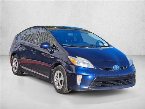 Used 2014 Toyota Prius Four image 3